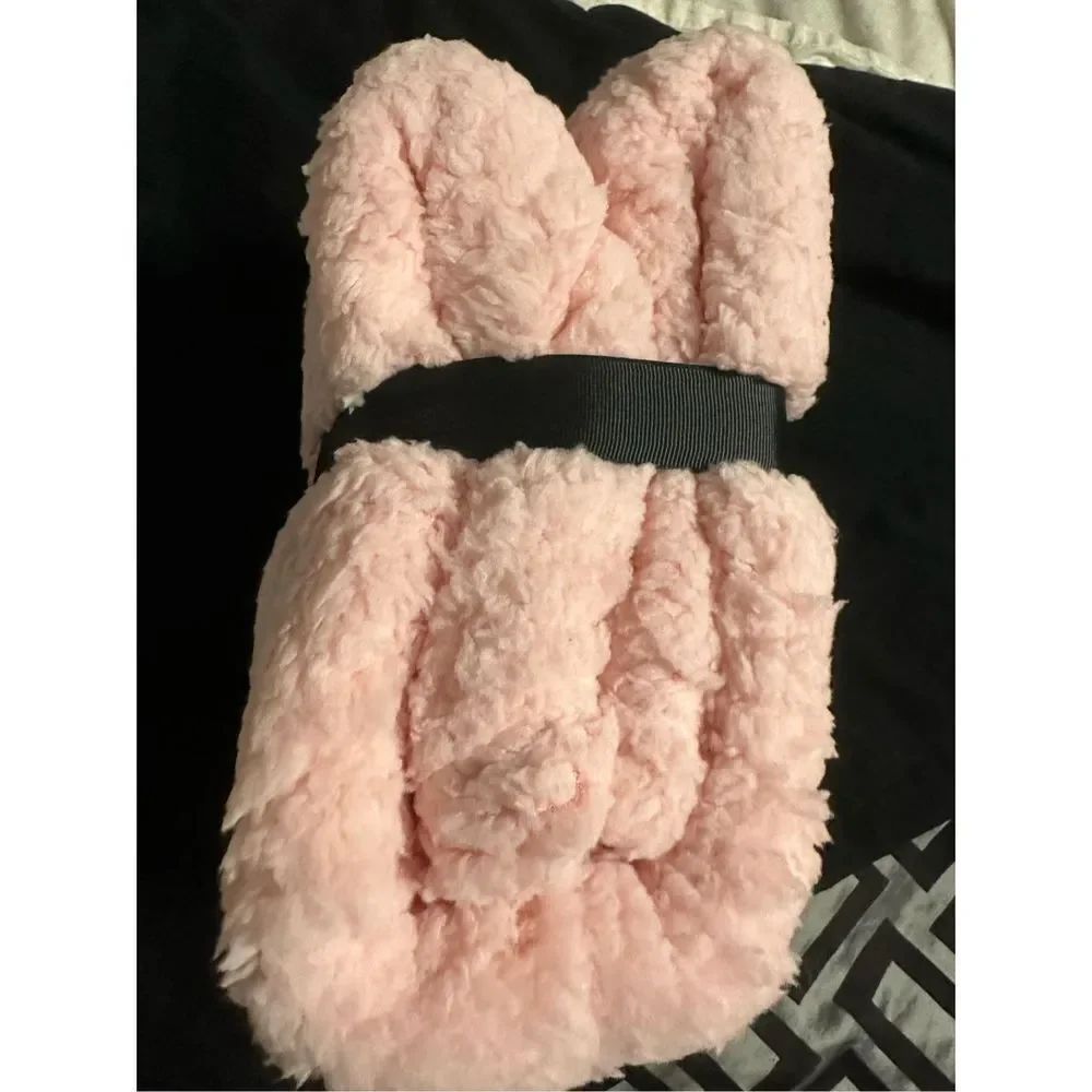 Warm & Snuggly Super soft plush blanket 50”x60” stay cozy and step up your decor